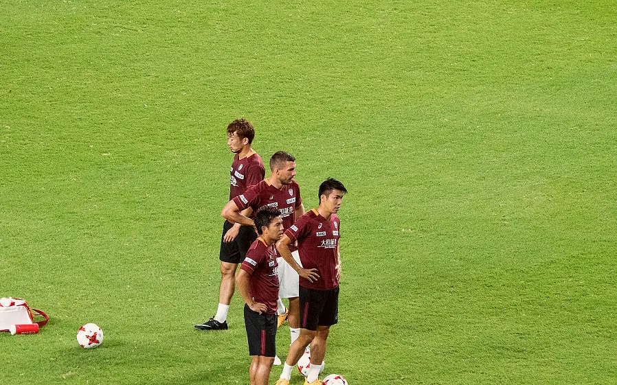 从 U17 到 U21：身体发育窗口期里必须做的三次取舍·终场哨后·对抗练习课